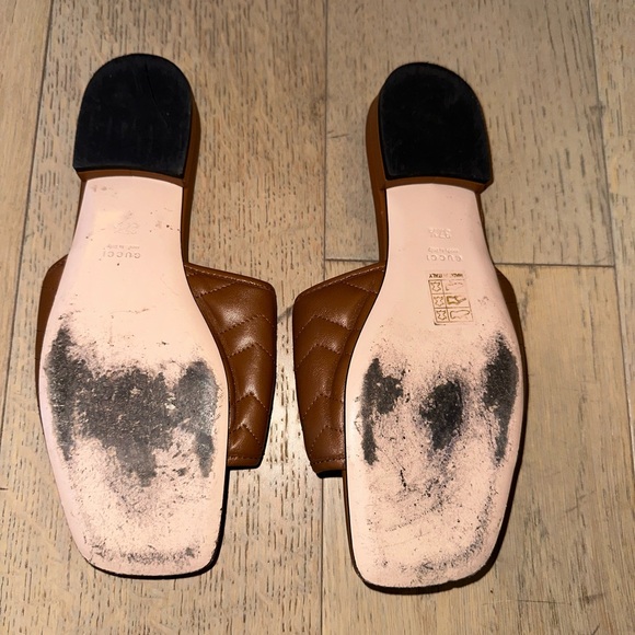 Gucci Women’s slide with Gold Hardware - Picture 2 of 3